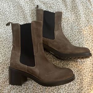 EMANUELE CRASTO Taupe Brown Beige Leather Chelsea Boots EUR 41/ US 10.5